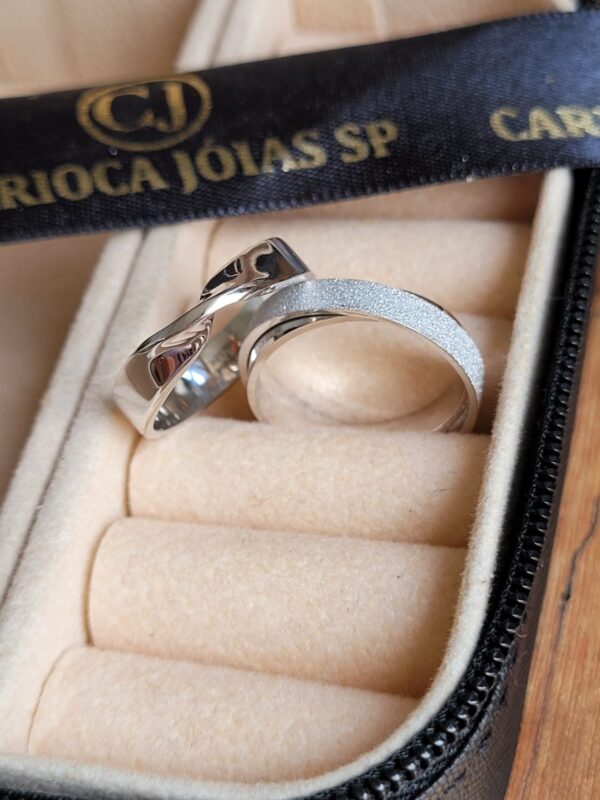 alianca_infiniti_ouro_branco_18k_506_1_910fb2ee5ba855bc589a38197a8fc095