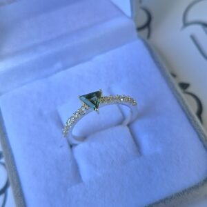 Anel Triangular Verde Musgo - Imagem 3