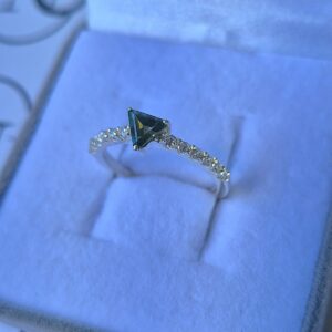 Anel Triangular Verde Musgo - Imagem 5